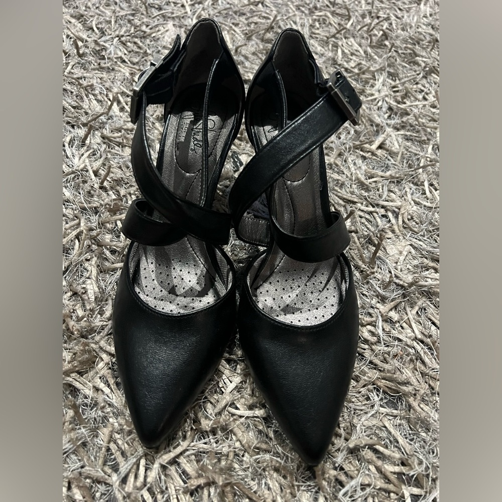 Black Life Stride Pumps size 6.5